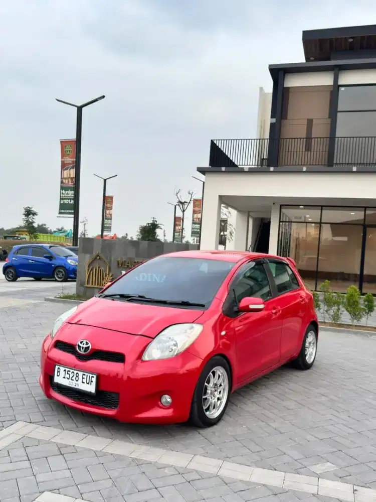 Toyota Yaris J 2012 AT