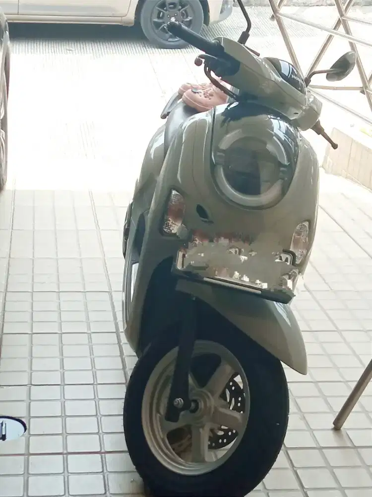 Dijual Motor Scoopy stylish Abu abu 110 CC, Dibeli Cash 8 Des 2025.