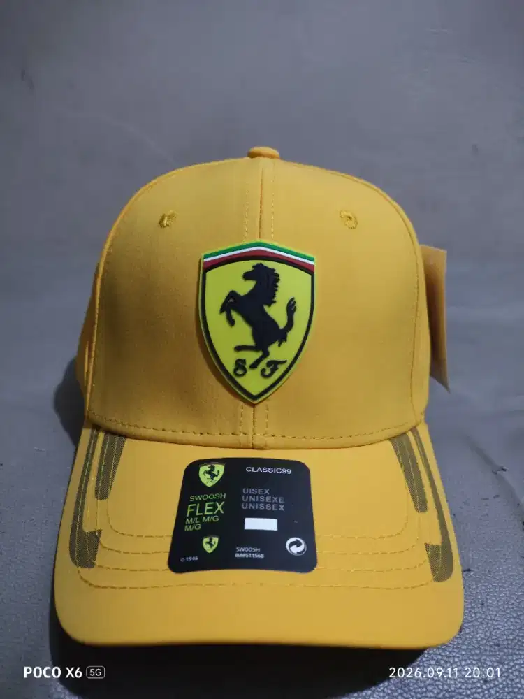 Topi basbol pembalap kuning