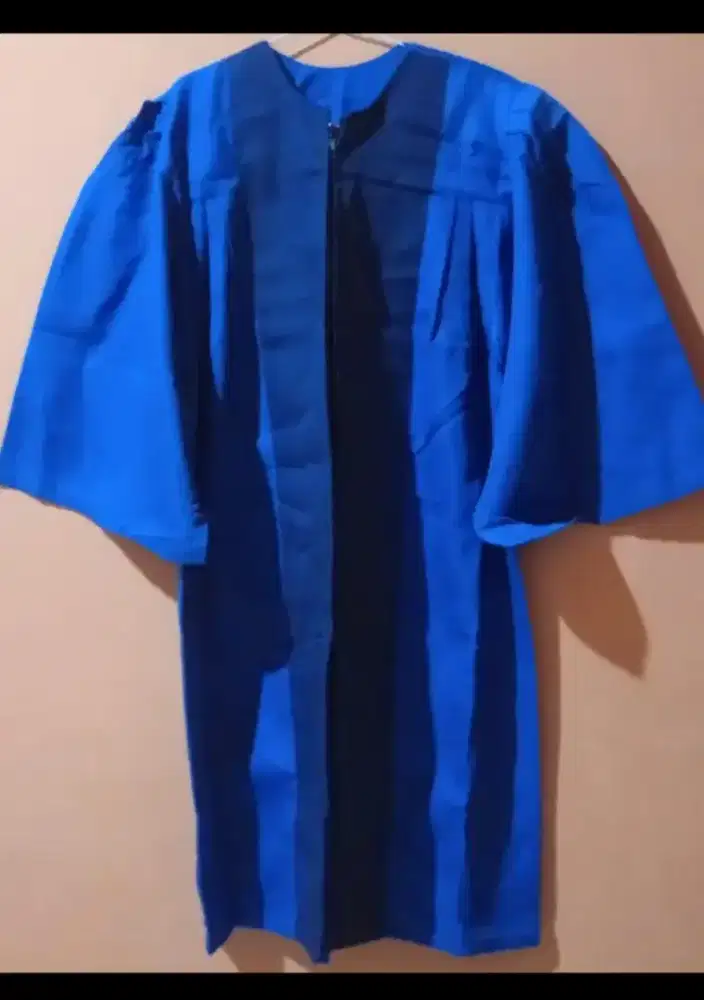 Toga Wisuda BSI