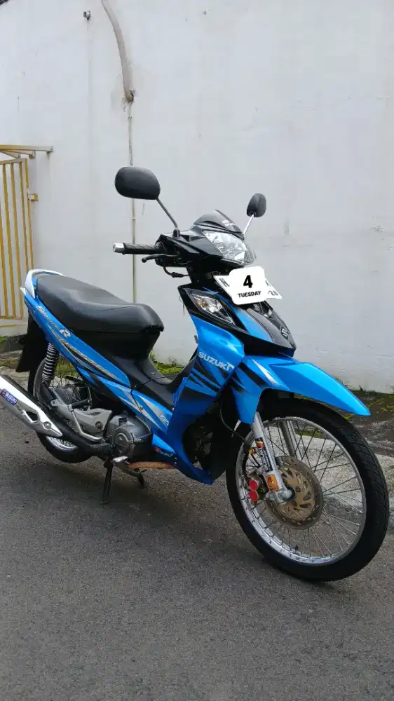 Suzuki Shogun 125 Biru