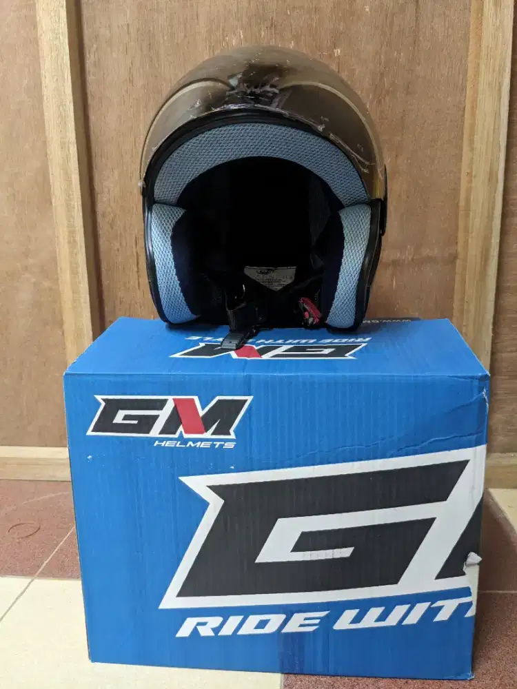 Helm GM polos original