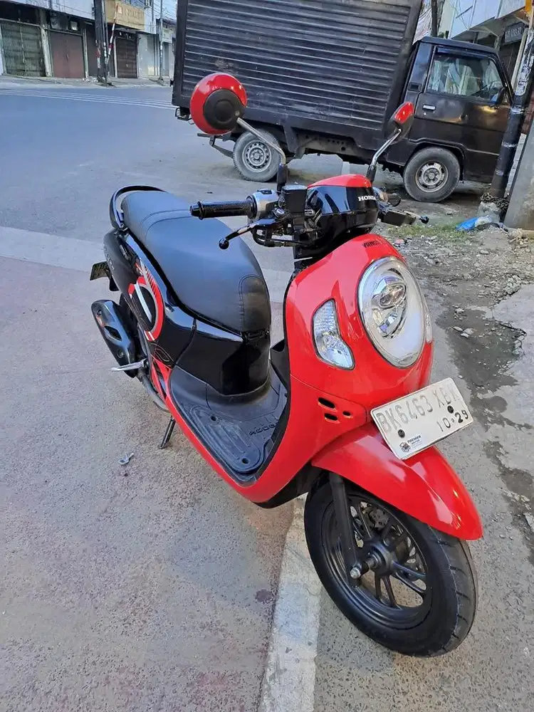 HONDA SCOOPY 2024 Merah hitam