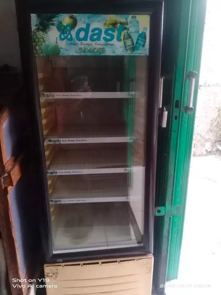 JUAL SHOWCASE MURAH  1 PINTU MASiH DINGIN NYESS
