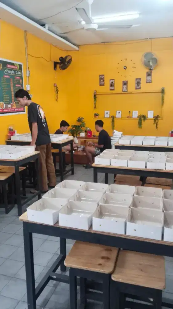 *Dibutuhkan Tukang masak dan bagian produksi.