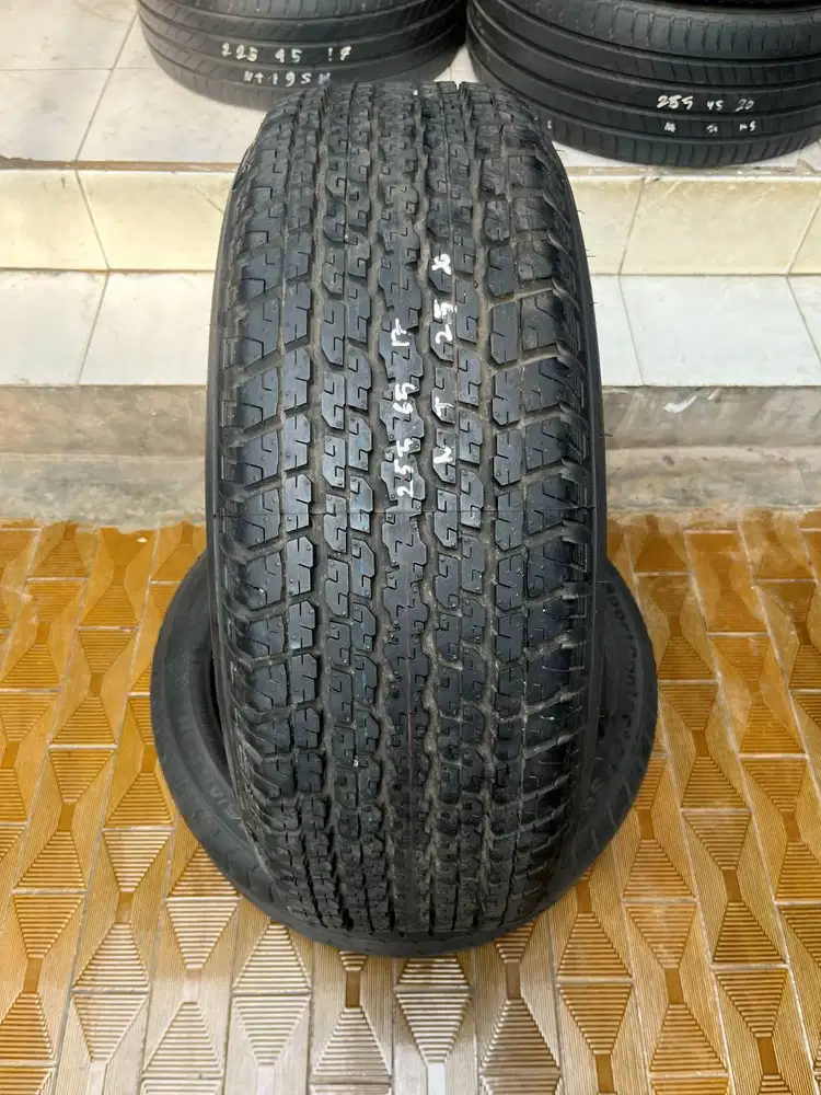 Ban Bridgestone Dueler H/T New Old Stock 255 65 r17 1Pcs