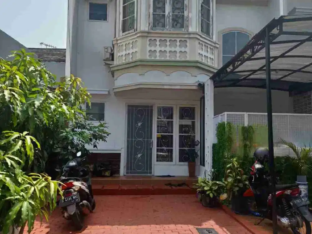 Di Jual Rumah, lokasi bagus dgn lokasi selangkah ke St KRL, R.s Eka, jln Toll, Pusat perbelanjaan, pusat.perkantoran