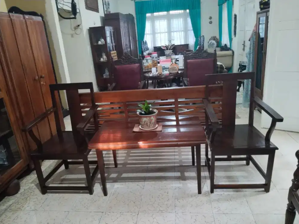 Satu set kursi jadul
