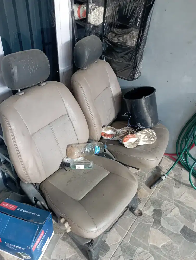 Bangku depan kijang kapsul