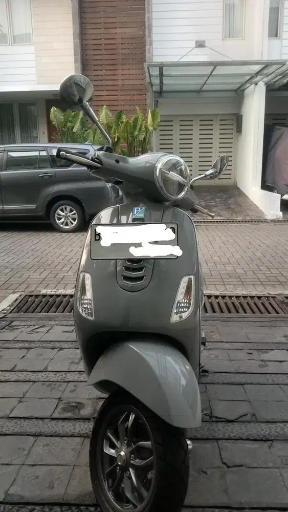 Vespa LX 125 i-get 2023 - Kondisi Seperti Baru (KM 22 Asli!)