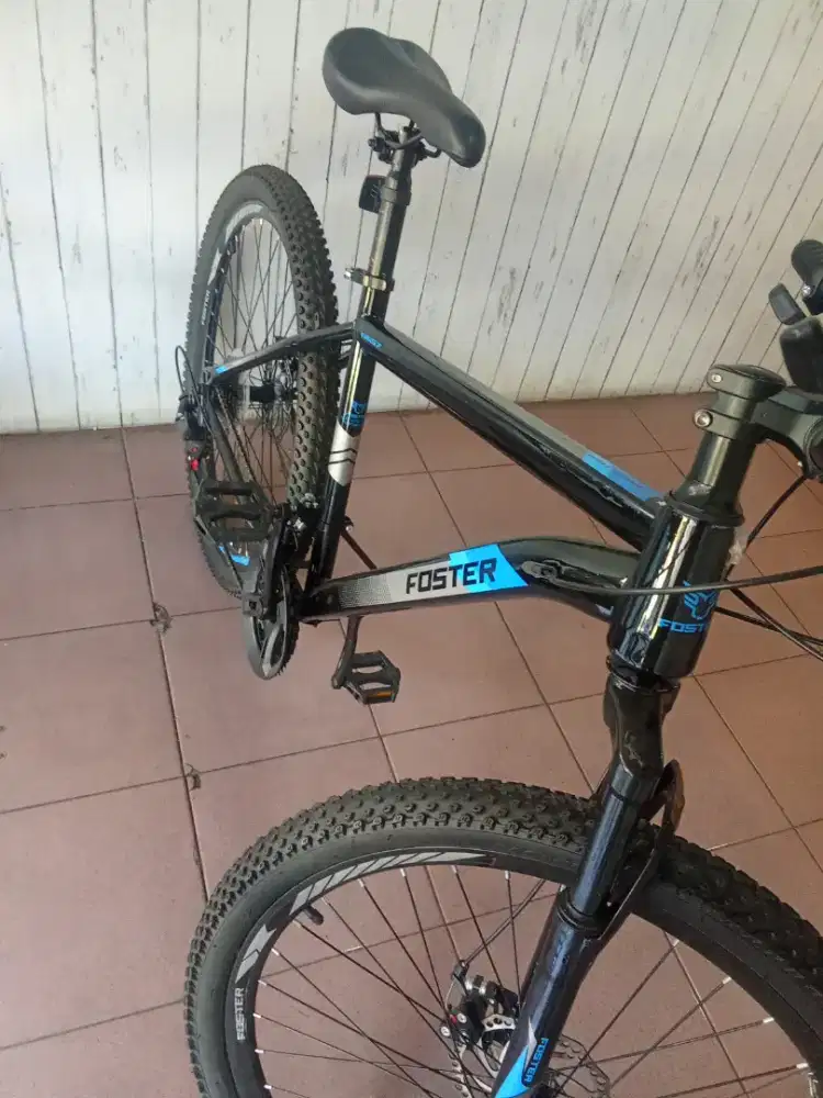 98 % baru Sepeda MTB hitam manis kondisi seperti baru 98 %