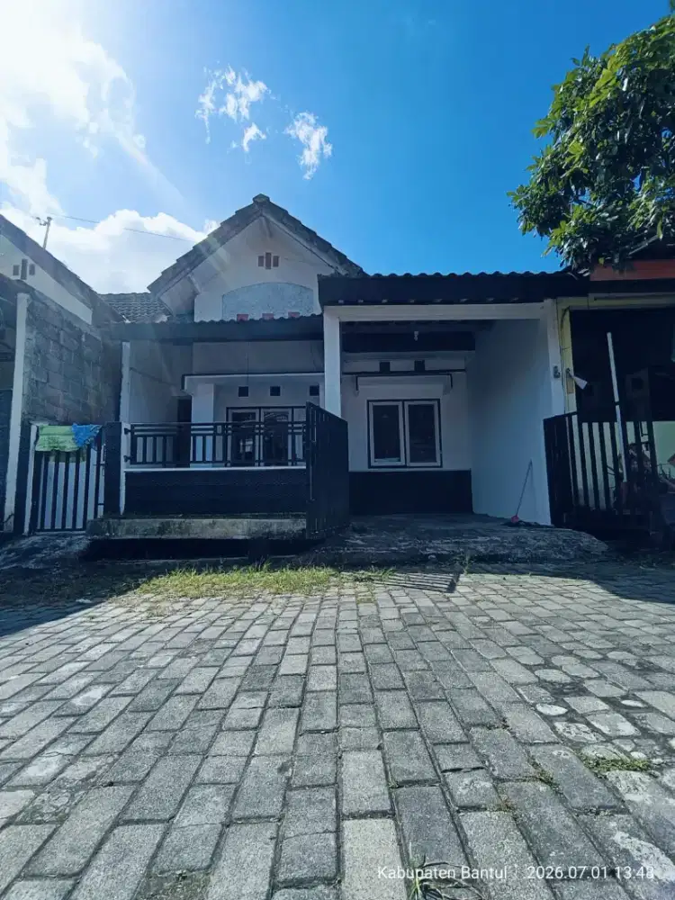Rumah tingkat nyaman dekat mercu jl wates