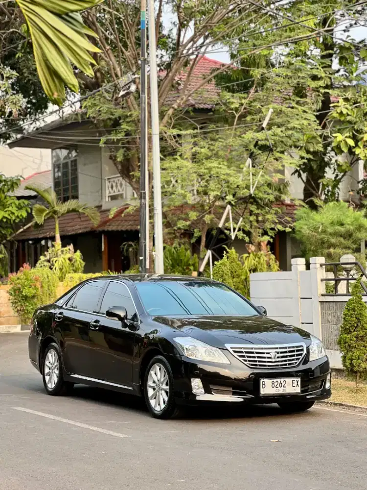 Crown Royal Saloon 2009 Facelift Good Condition