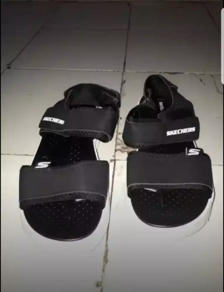 Sepatu sandal skechers