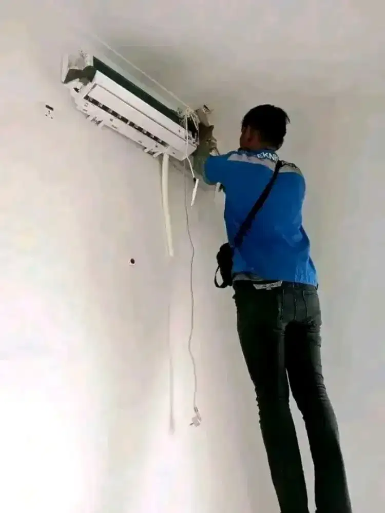 Jasa servis kulkas mesin cuci pompa air bongkar pasang AC dll