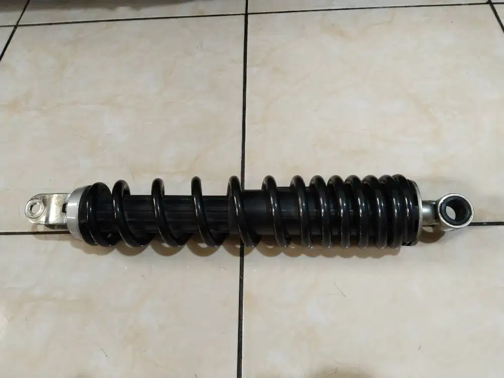 Shock belakang vario 125