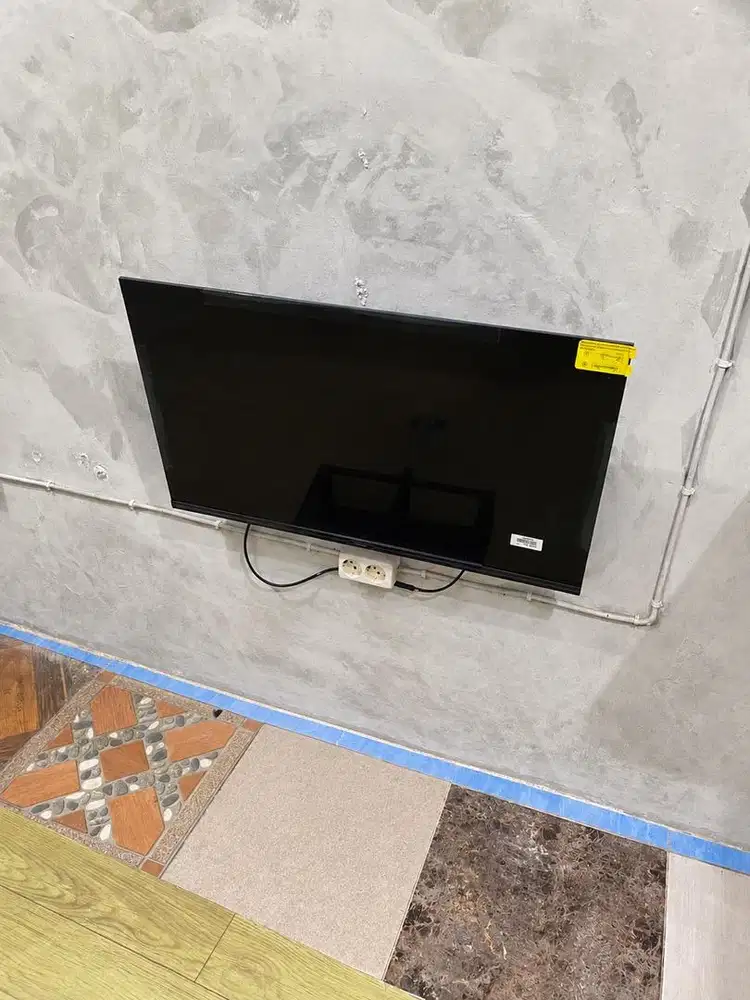 Coocaa Smart TV 32 Inch + Bracket | Like New | Pemakaian 4 Bulan