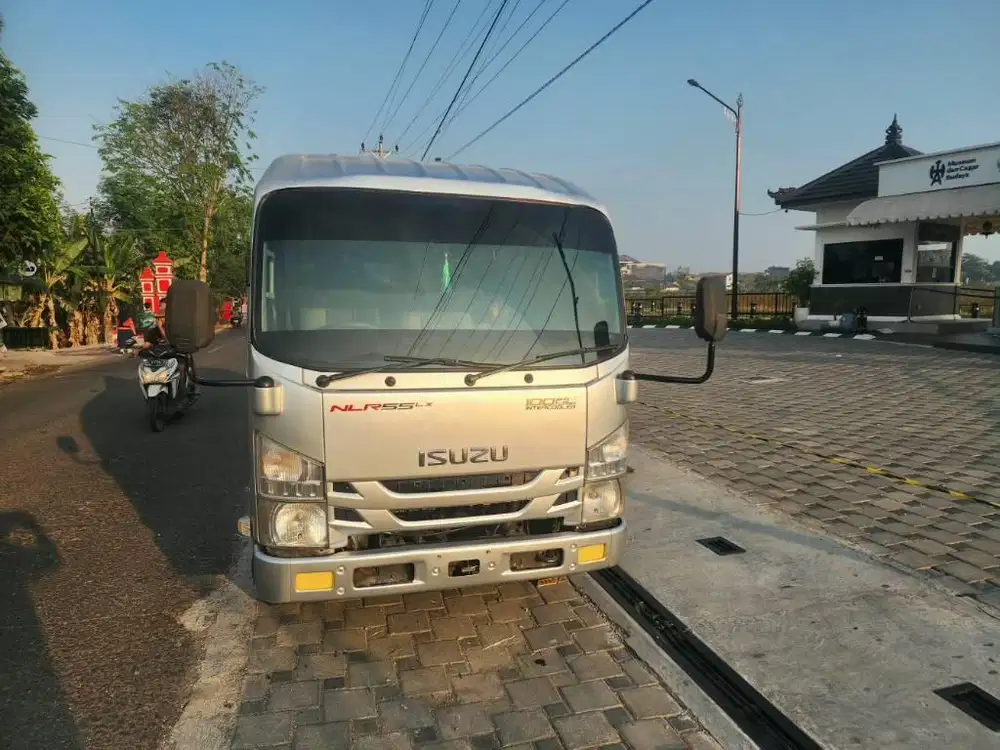 Isuzu elf 2018 long giga