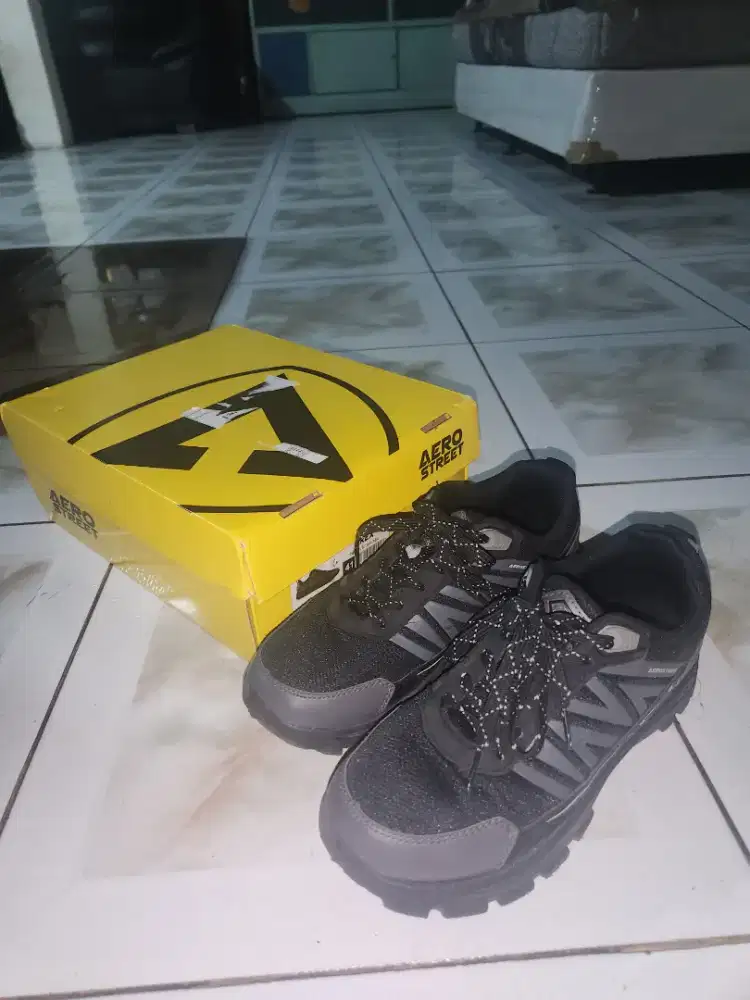 SEPATU AEROSTREET TREX UK 41