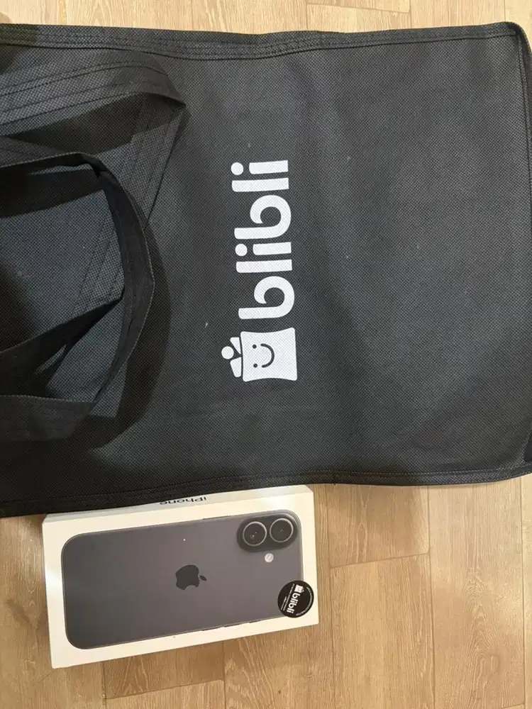 Jual Iphone 17 Basic Black 256 gb FULLSET LIKE NEW
