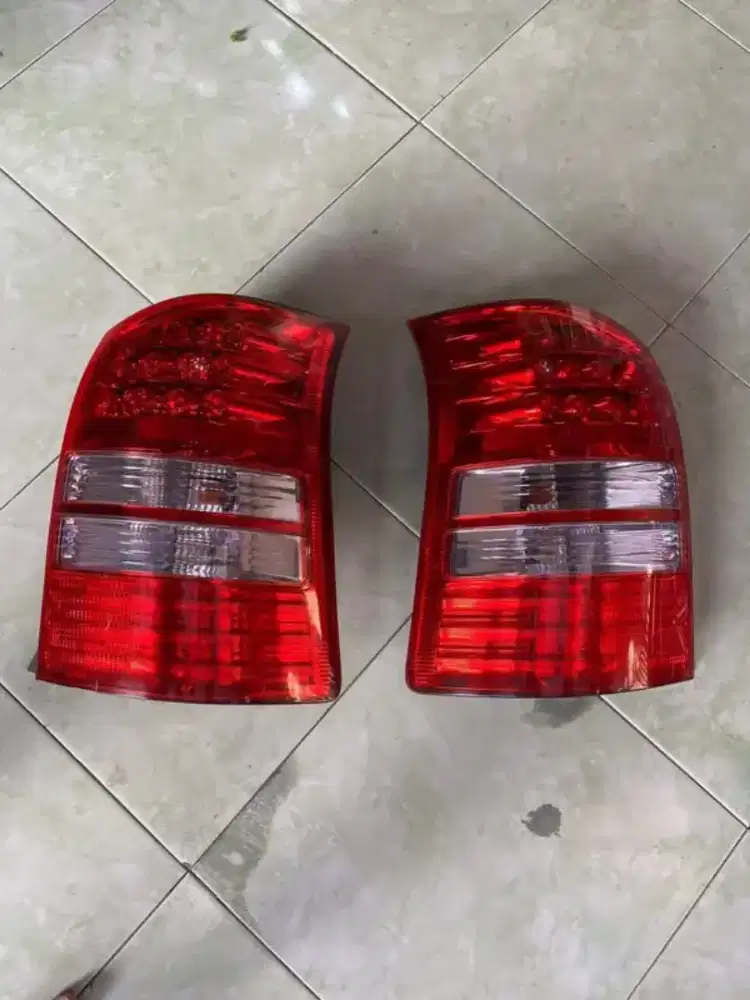 1 Set Stoplamp ORI Bawaan Mobil Toyota Wish 2004 Tipe Atas sunroof