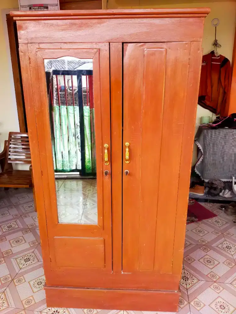 LEMARI PAKAIAN UKRAN 160 X 80