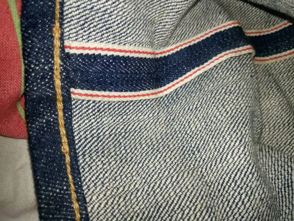 Celana jeanshutan