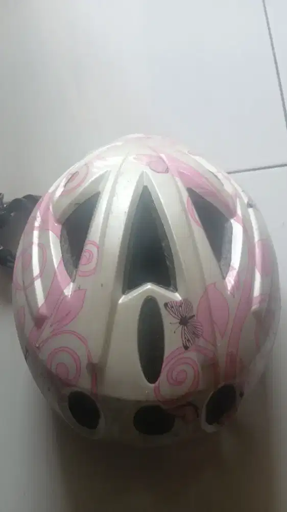 Helm sepeda anak , bisa juga buat rollerblade