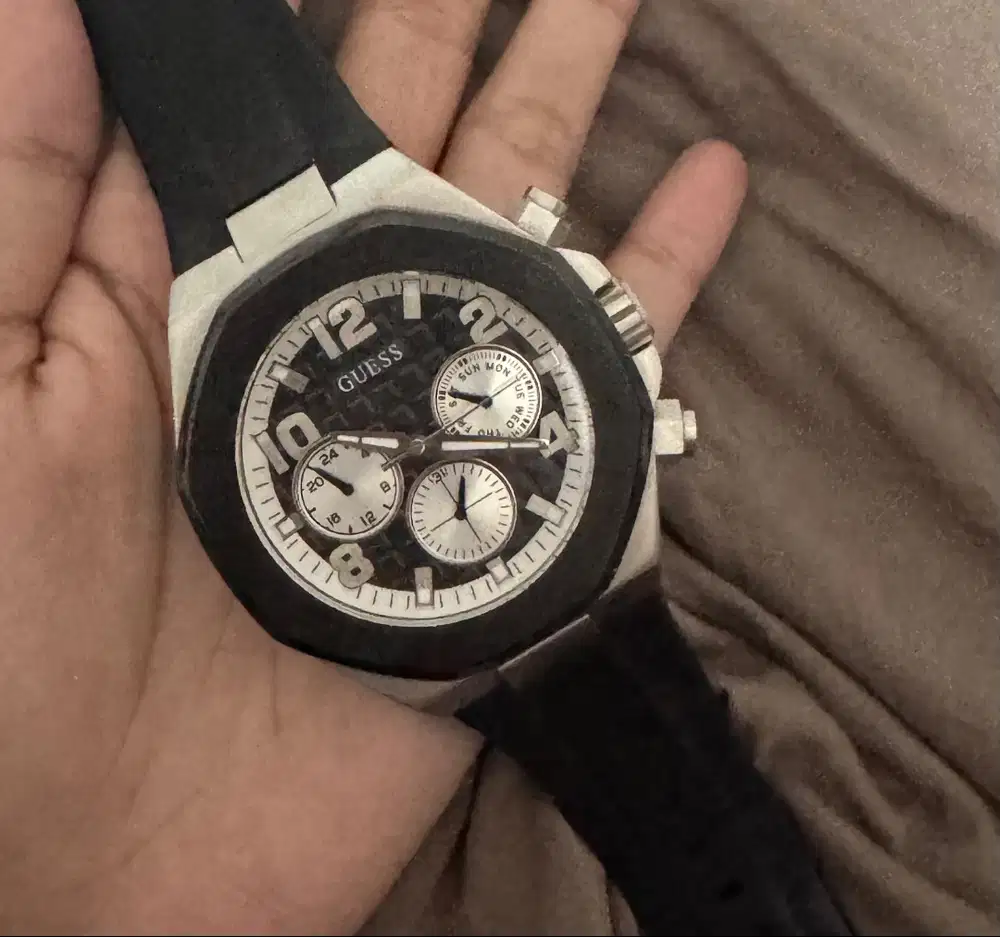 jam guess laki laki no box