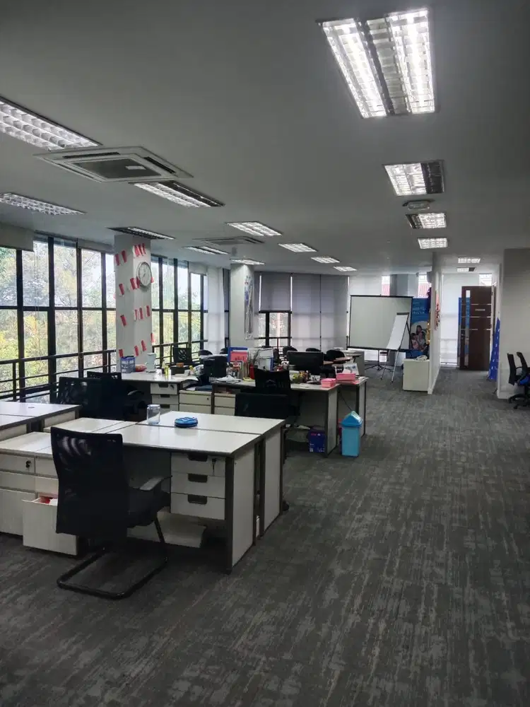 DIJUAL BANGUNAN KOMERSIAL UNTUK KANTOR 3 LANTAI RAYA JEMURSARI!