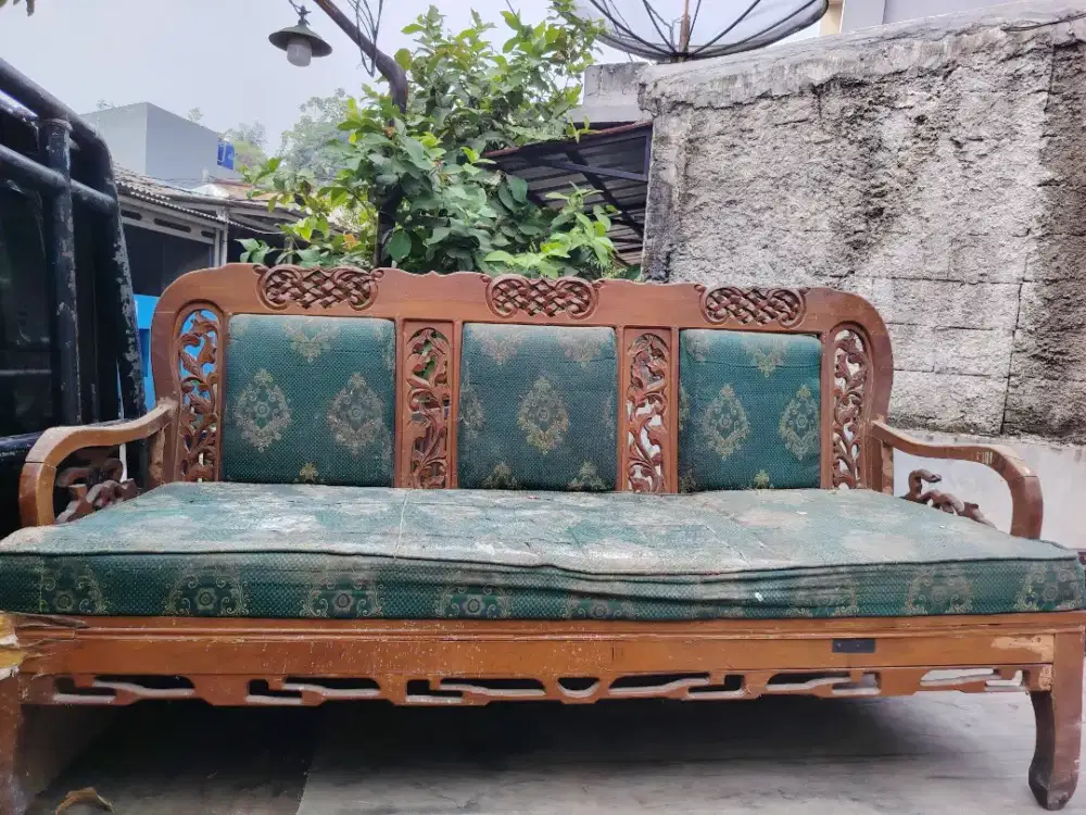 Kursi ruang tamu