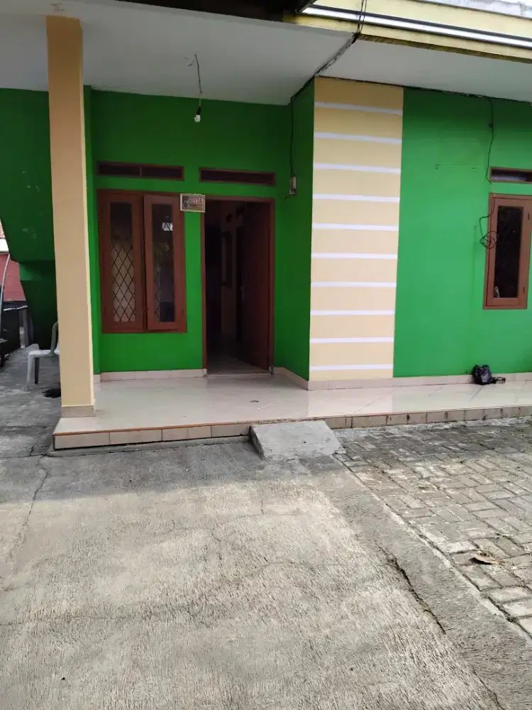 Di Kontrakan Rumah dan Garasi di Kukusan Beji Depok