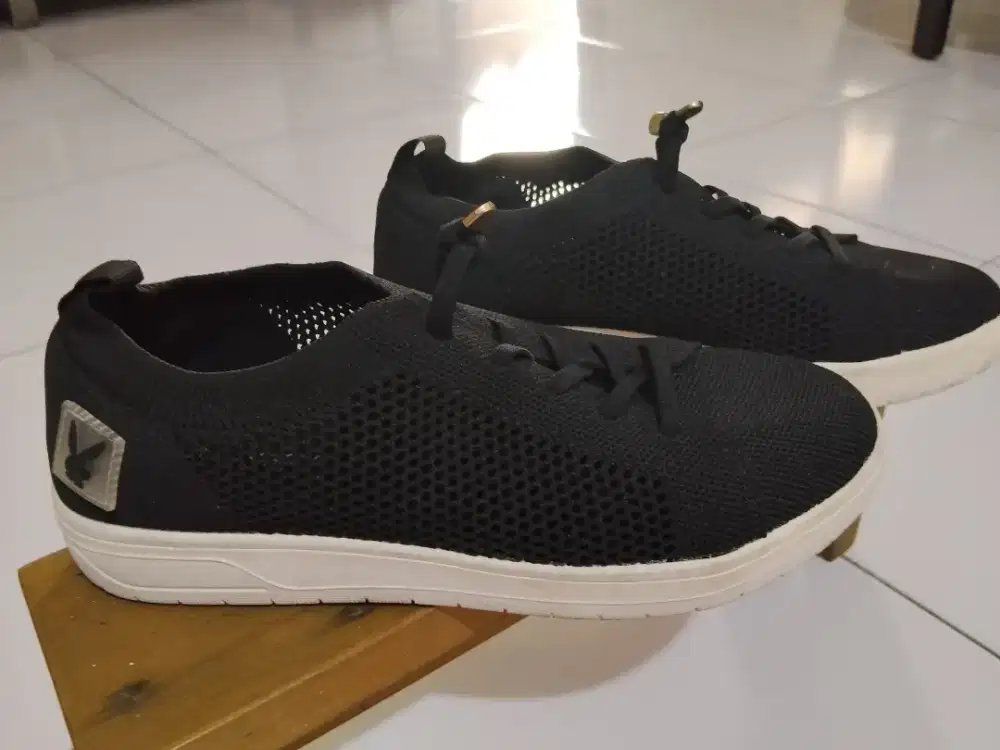 Sepatu casual merk PLAYBOY