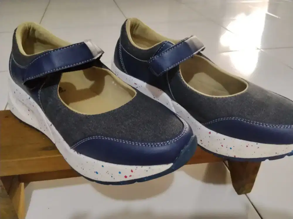 Sepatu casual merk DONATELO