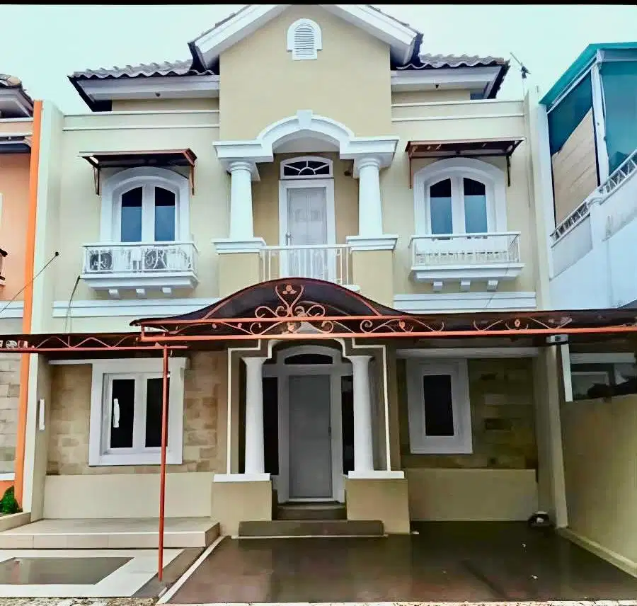 Di jual rumah 2 lantai semi furnish di raffless hills cibubur