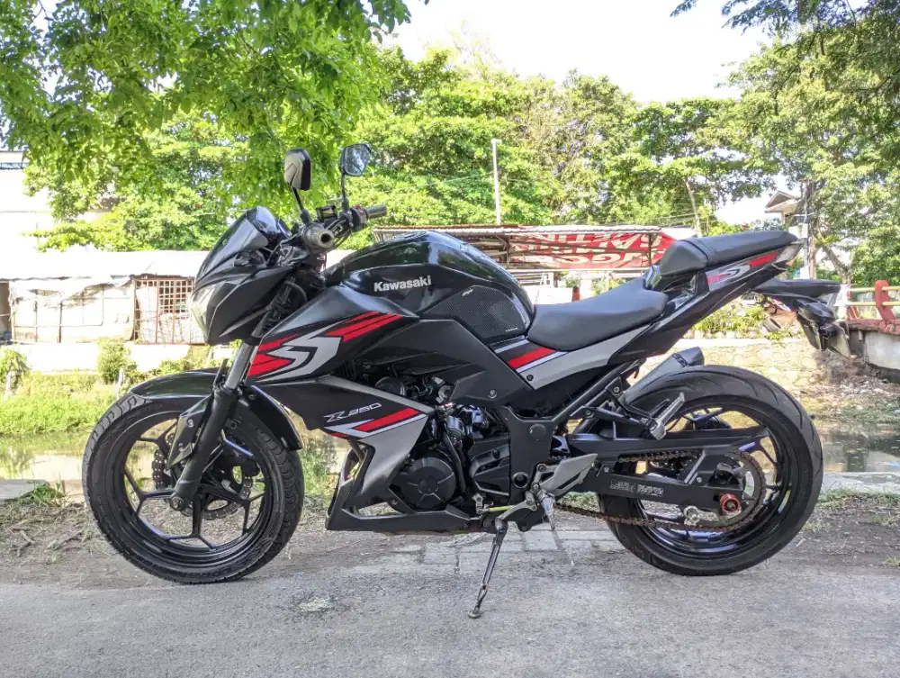Ninja Z 250 FI 2013 Hitam Metalik Plat AD Solo Original