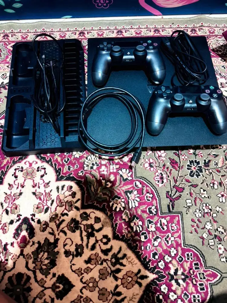 PS4 PRO lengkap (mulus)