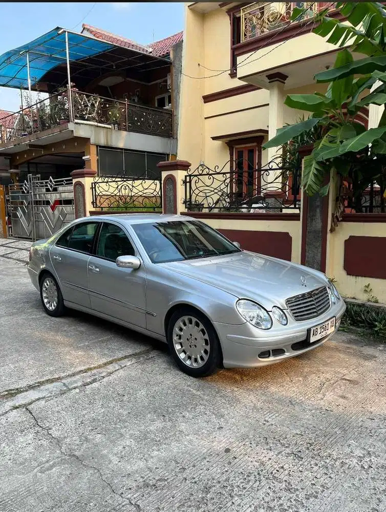 Mercedes Benz W211 E200 tahun 2004