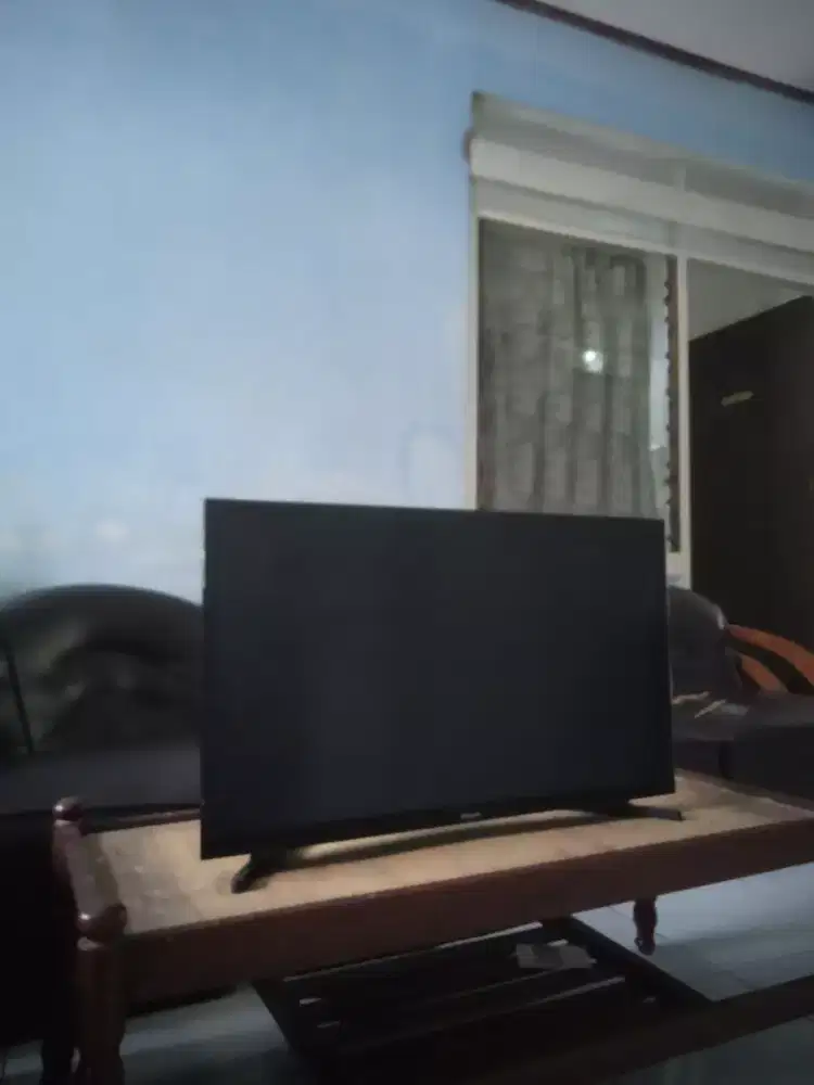 Tv digital Samsung 32 in model UA32N4003AK. ada suara, gambar tdk ada