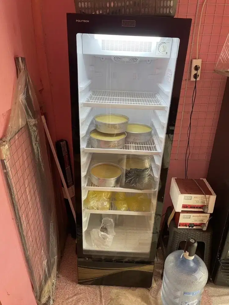 Showcase Polytron bekas kulkas pendingin freazer freezer frezer es