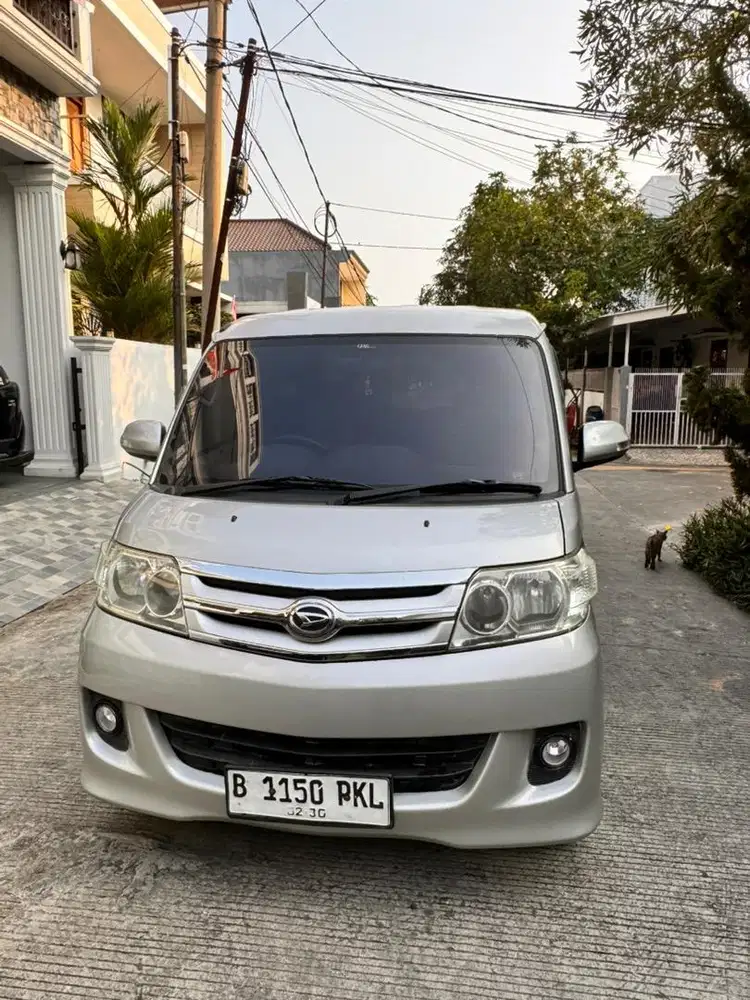 DIJUAL DAIHATSU LUXIO X MATIC 2011