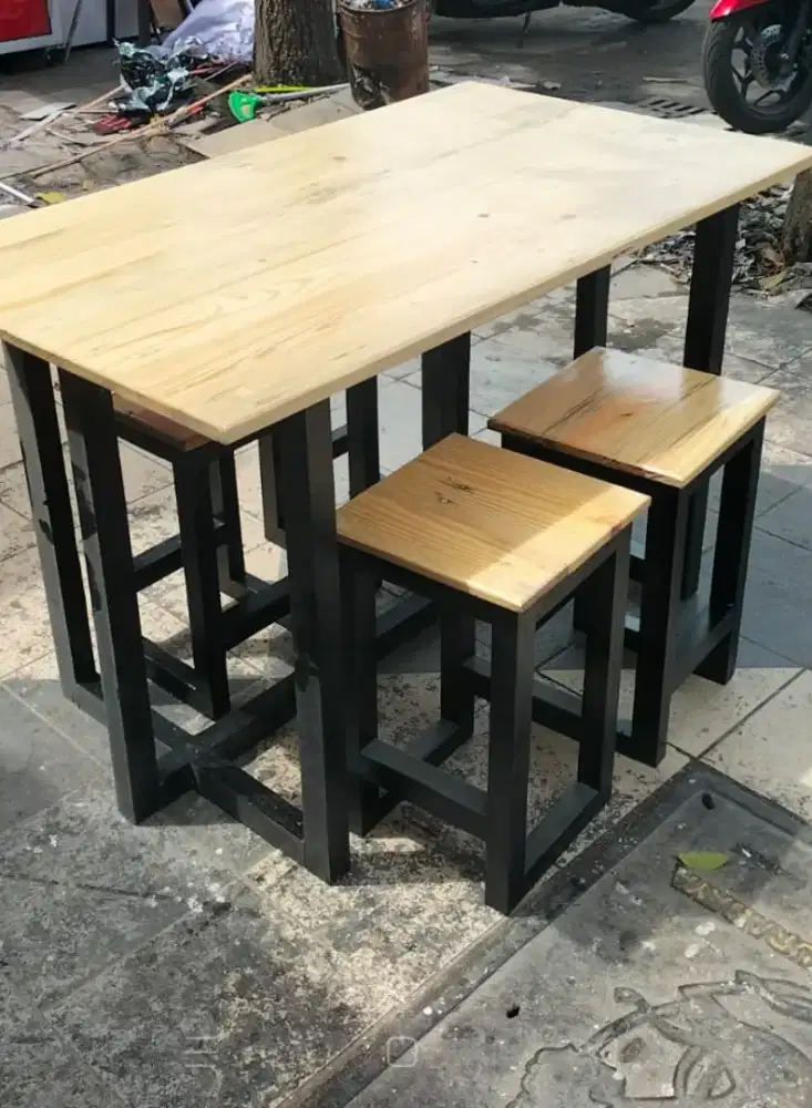 1set meja makan+4kursiA,