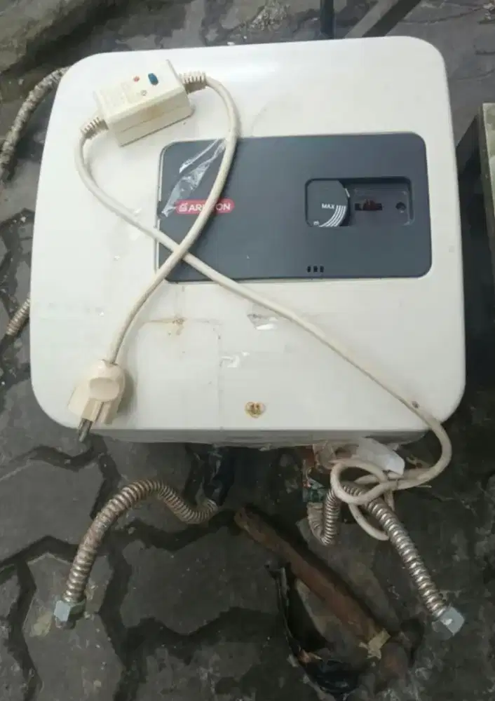Water heater Ariston kapasitas 15 ltr