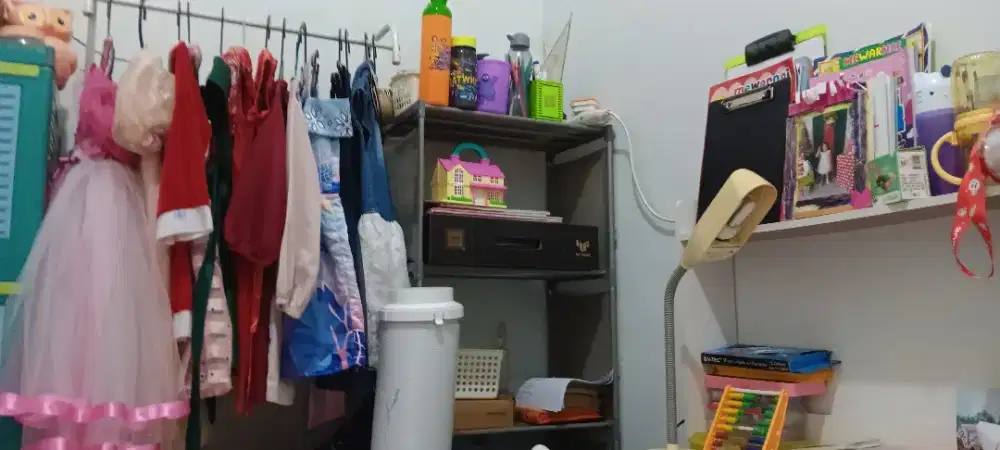 Asisten Rumah Tangga Ngasuh Anak