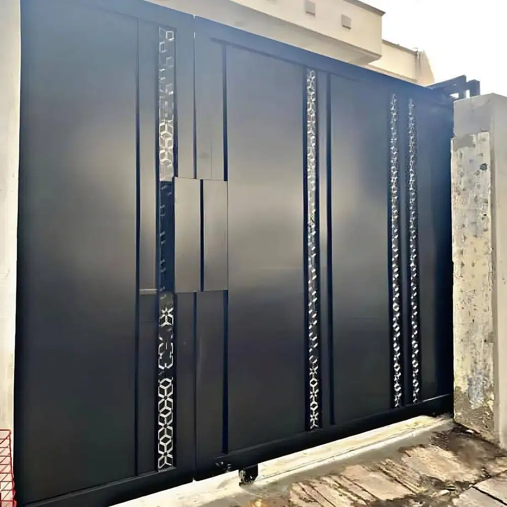 Pintu pagar rumah laser cutting kombinasi woodplank