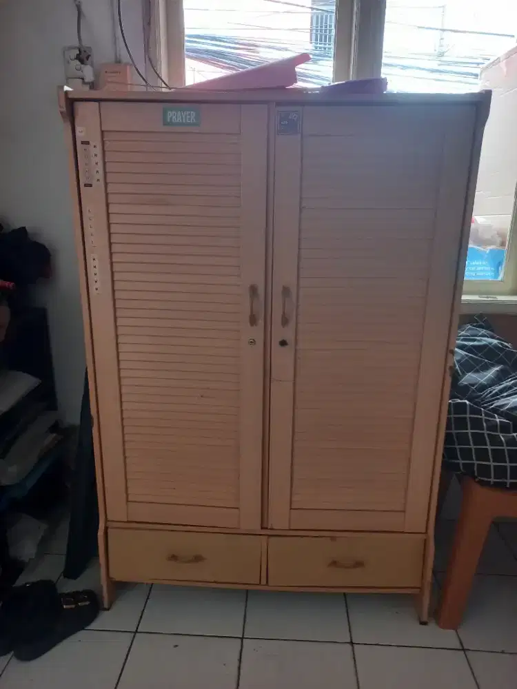 Lemari pakaian 2 pintu