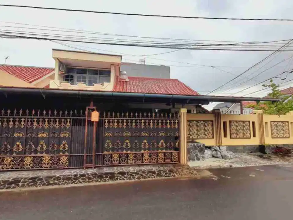 Dijual Rumah dibawah harga NJOP posisi Hook Jl Boulevard Perumahan Citra Jakarta Barat