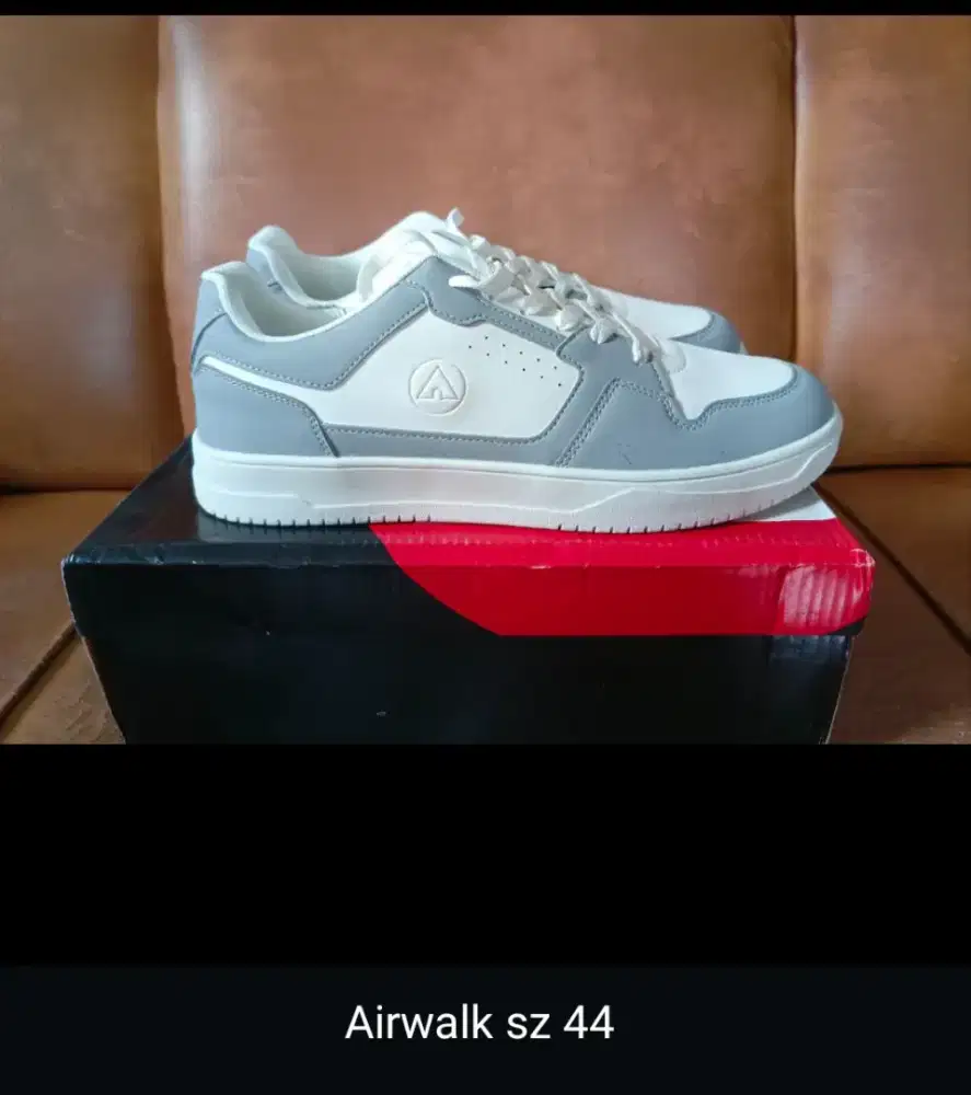 Sepatu airwalk original size 44