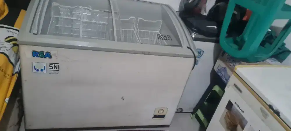 Feezer RSA SD 303 (tutup atas kaca oval)