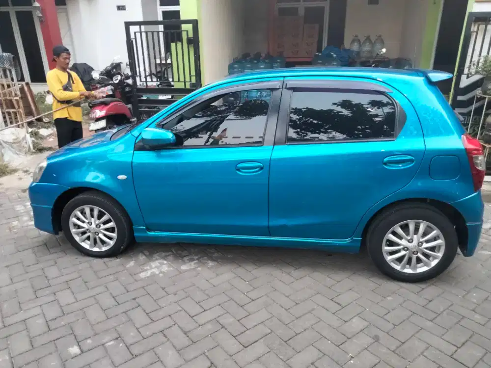 Dijual cepat mobil Etios Valco tipe G tipe tertinggi